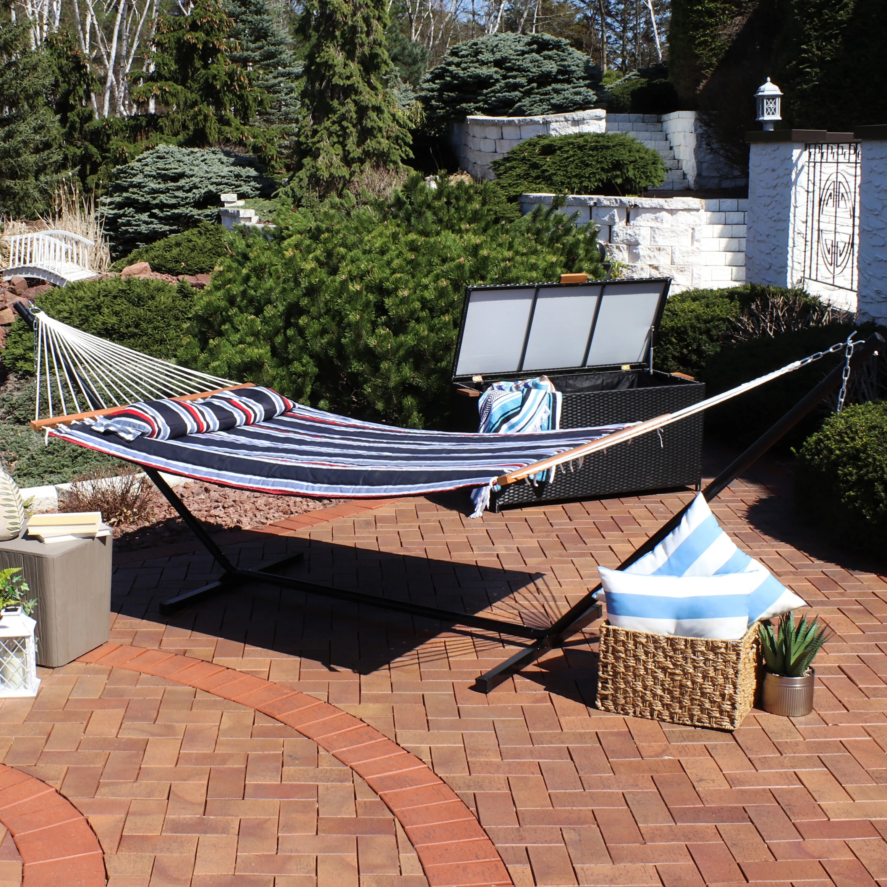 Sunnydaze 2-Person Freestanding Quilted Fabric Hammock with Stand